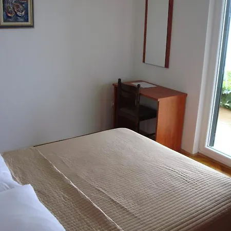 Derek Guest house